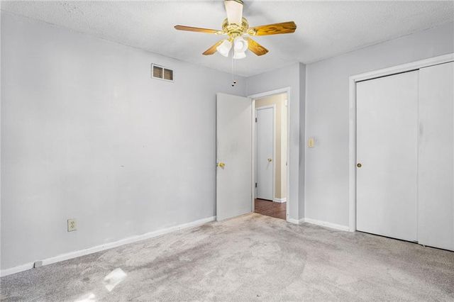 8422 W 68th Terrace, Overland Park, KS 66212
