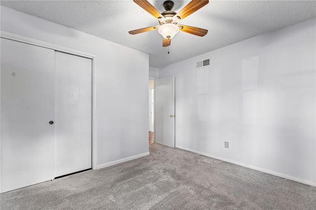 8422 W 68th Terrace, Overland Park, KS 66212