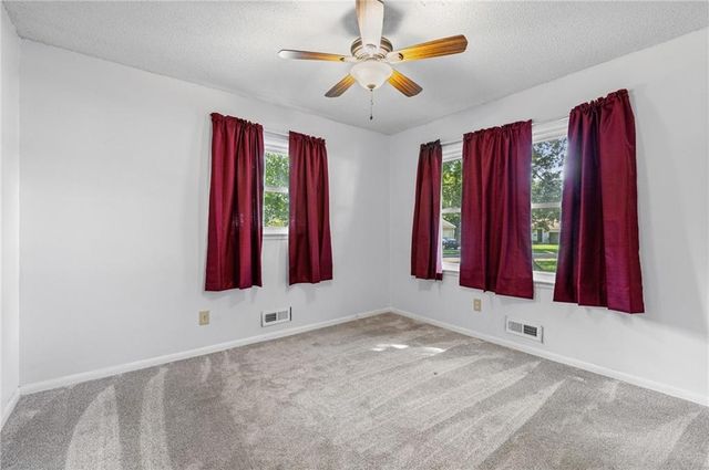 8422 W 68th Terrace, Overland Park, KS 66212