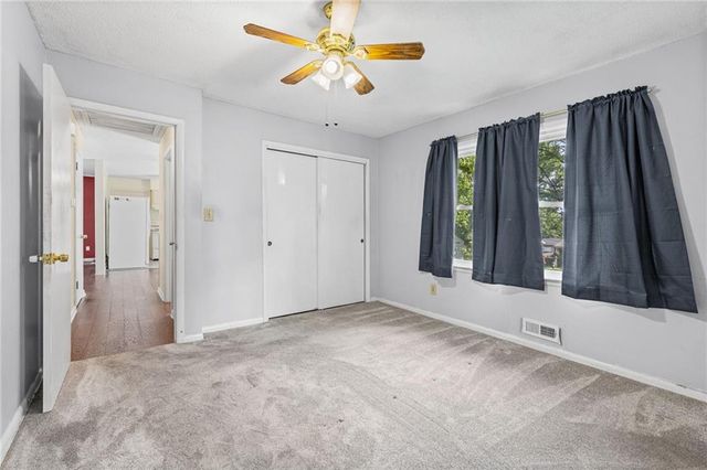 8422 W 68th Terrace, Overland Park, KS 66212
