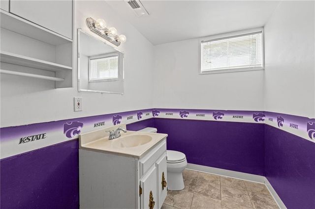 8422 W 68th Terrace, Overland Park, KS 66212