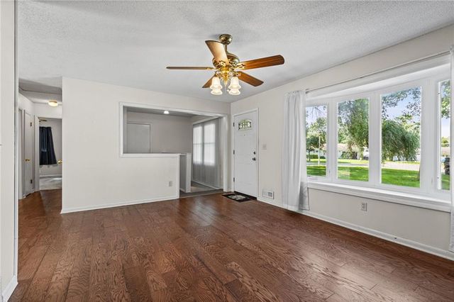 8422 W 68th Terrace, Overland Park, KS 66212