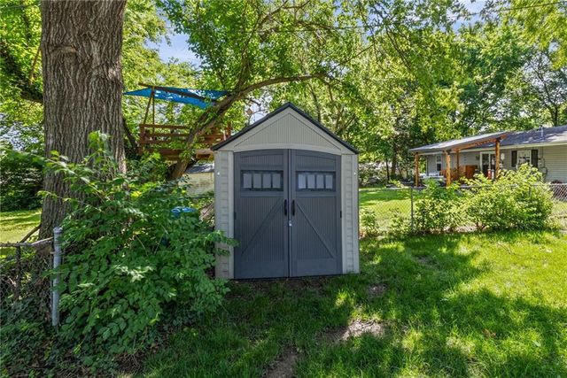 8422 W 68th Terrace, Overland Park, KS 66212