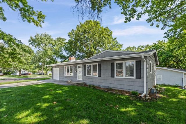 8422 W 68th Terrace, Overland Park, KS 66212