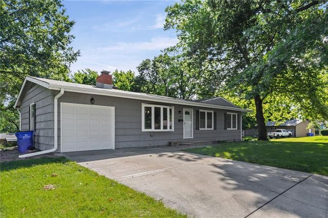 8422 W 68th Terrace, Overland Park, KS 66212
