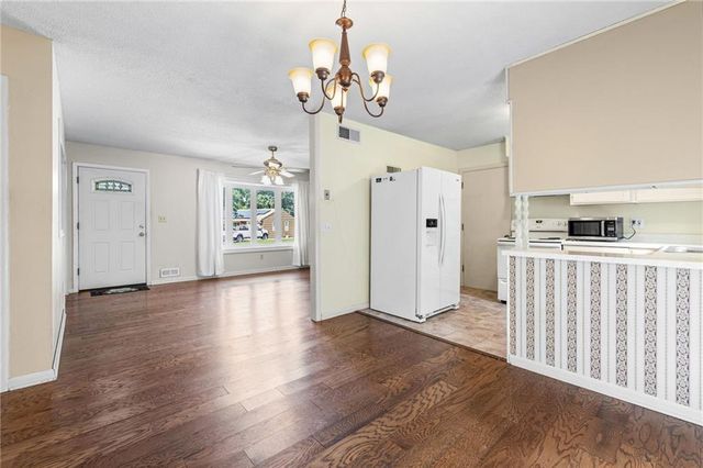 8422 W 68th Terrace, Overland Park, KS 66212