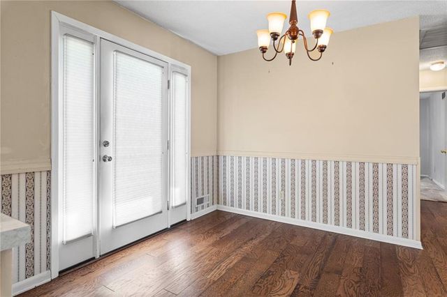 8422 W 68th Terrace, Overland Park, KS 66212
