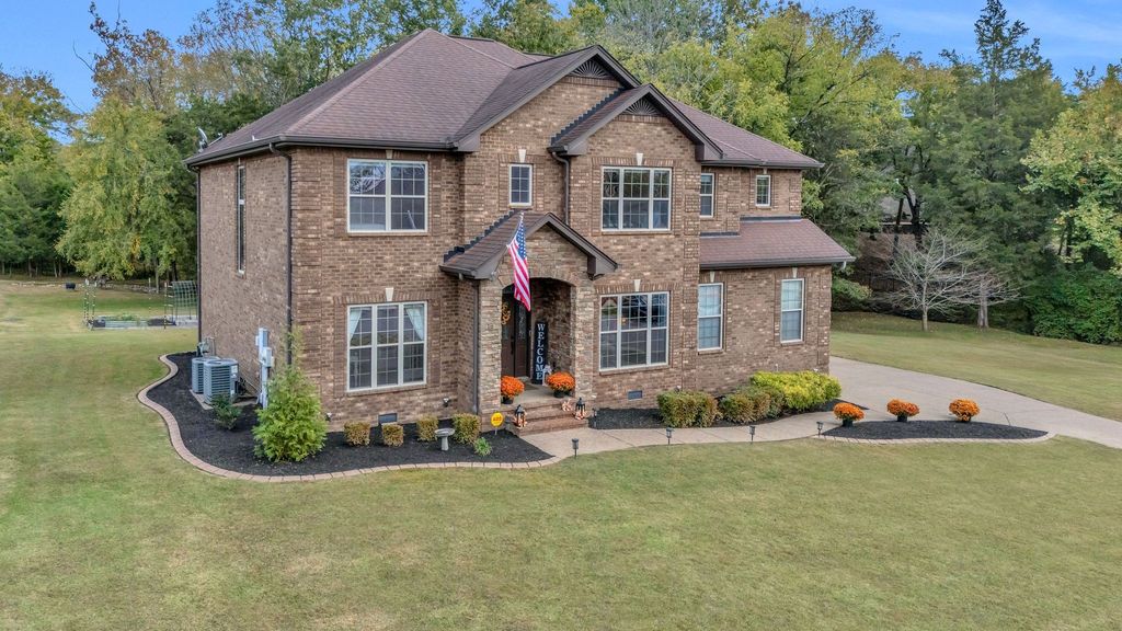 209 Amana Dr, Lebanon, TN 37087