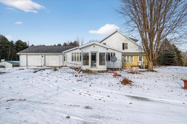 429 State Hwy 138 Road, Stoughton, WI 53589