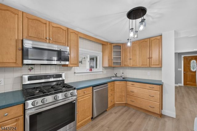 720 Ringwood Ave, Pompton Lakes Boro, NJ 07442