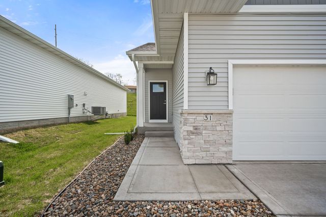 31 Keeneland Court, Pleasant Hill, IA 50327