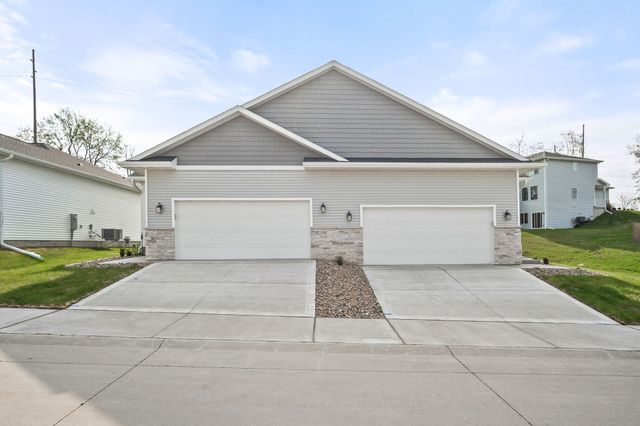 31 Keeneland Court, Pleasant Hill, IA 50327