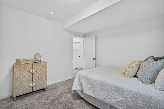 31 Keeneland Court, Pleasant Hill, IA 50327