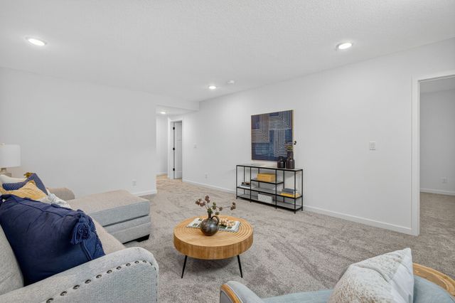 31 Keeneland Court, Pleasant Hill, IA 50327