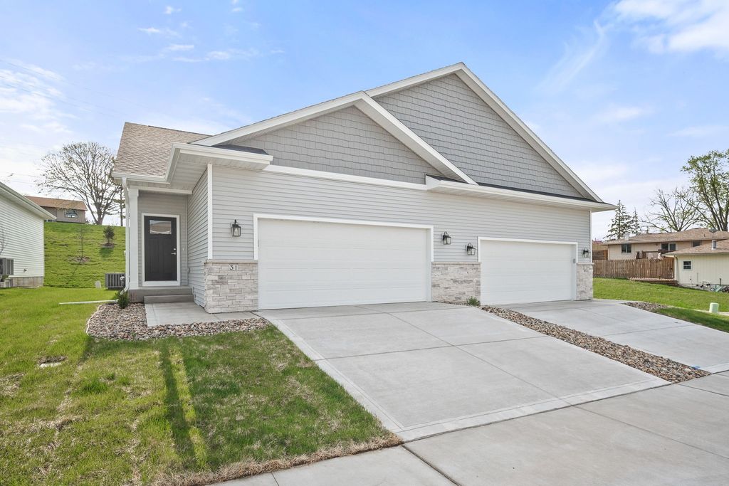 31 Keeneland Court, Pleasant Hill, IA 50327