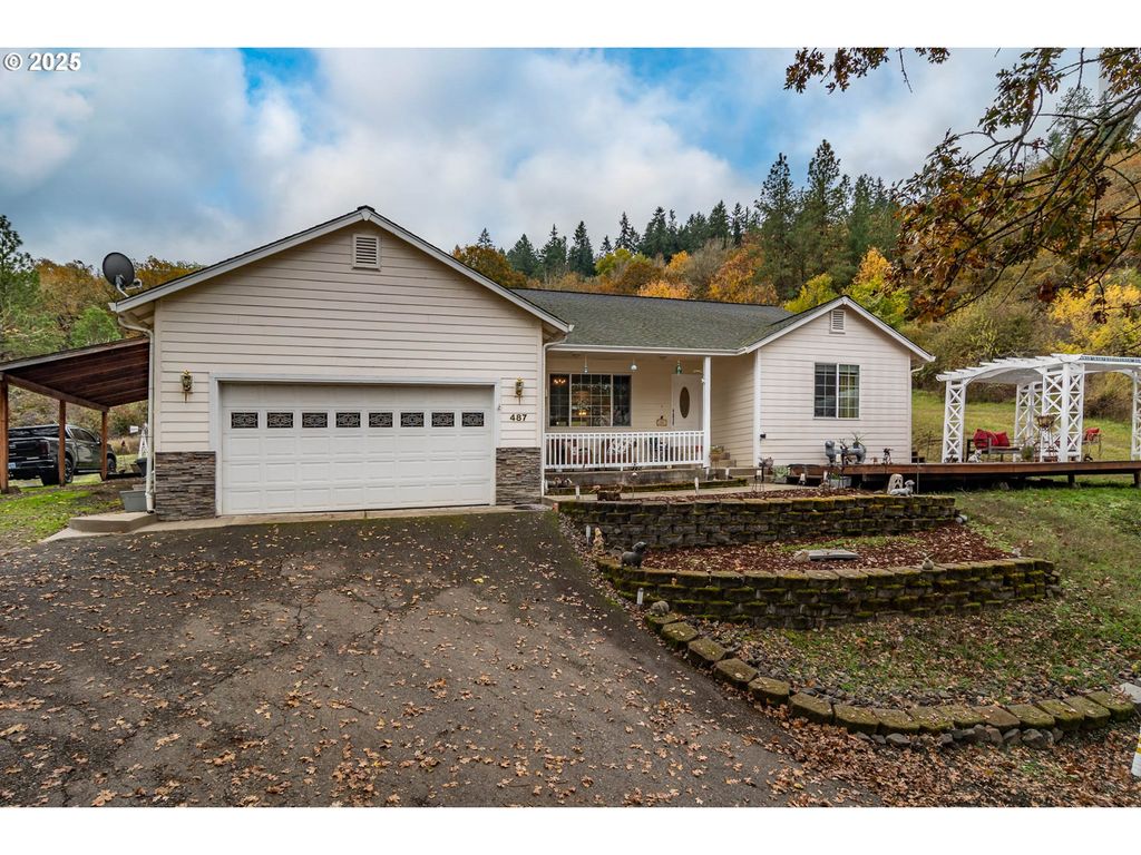 487 Se DOS GATOS Ct, Roseburg, OR 97470