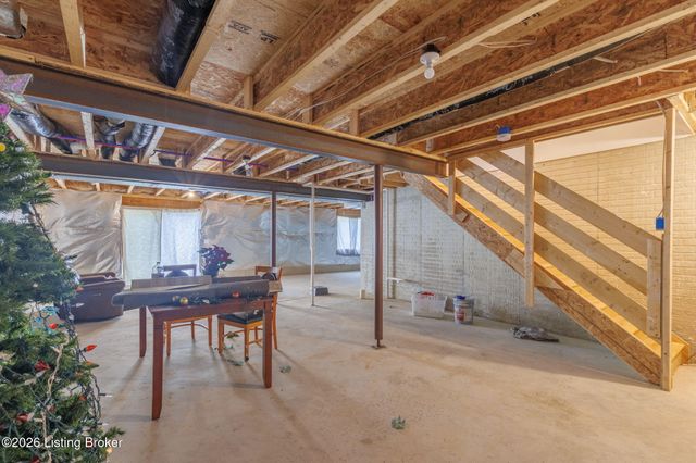 18076 Bridle Run Dr, Louisville, KY 40245