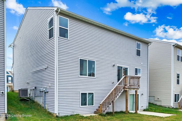 18076 Bridle Run Dr, Louisville, KY 40245