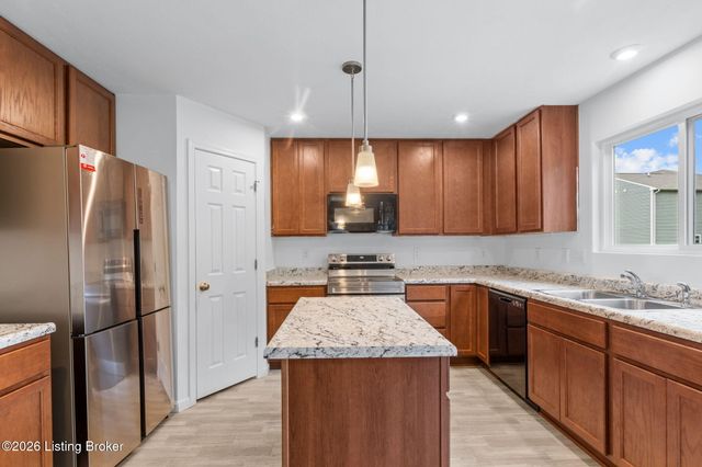 18076 Bridle Run Dr, Louisville, KY 40245