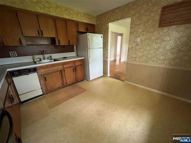 244 Capri Terrace, Park Ridge, NJ 07656