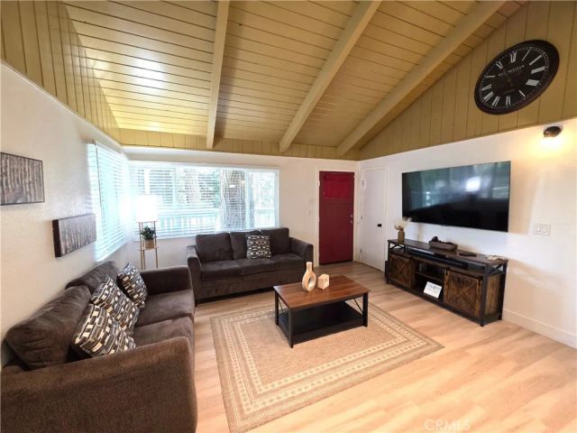 738 W Victoria Court, Lake Arrowhead, CA 92352