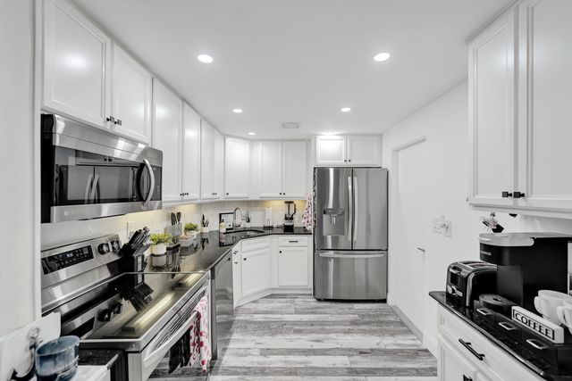 1930 NE 2ND Avenue 216L, Wilton Manors, FL 33305