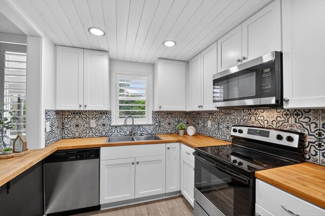500 Davis Road 37, Palm Springs, FL 33461