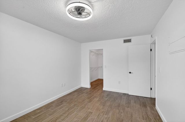 500 Davis Road 37, Palm Springs, FL 33461