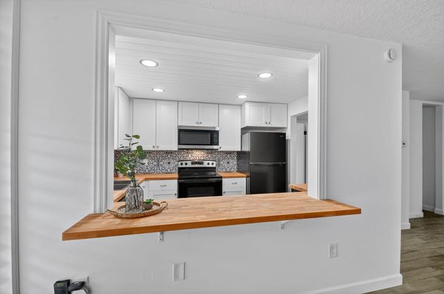 500 Davis Road 37, Palm Springs, FL 33461