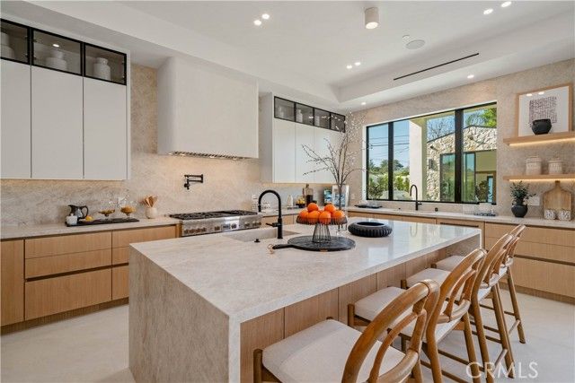 4941 Nagle Avenue, Sherman Oaks, CA 91423