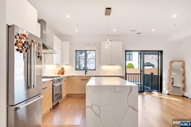 279 Myrtle Avenue, Fort Lee, NJ 07024