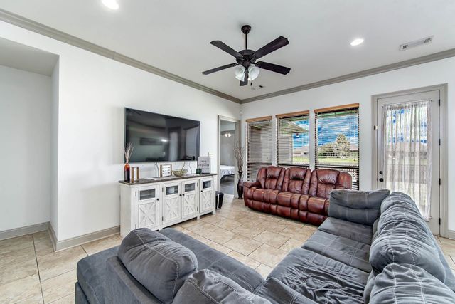 176 Lake Howard Avenue, Thibodaux, LA 70301