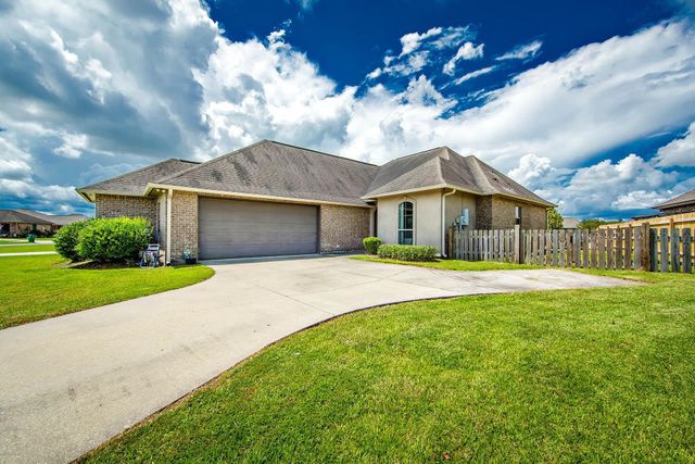 176 Lake Howard Avenue, Thibodaux, LA 70301