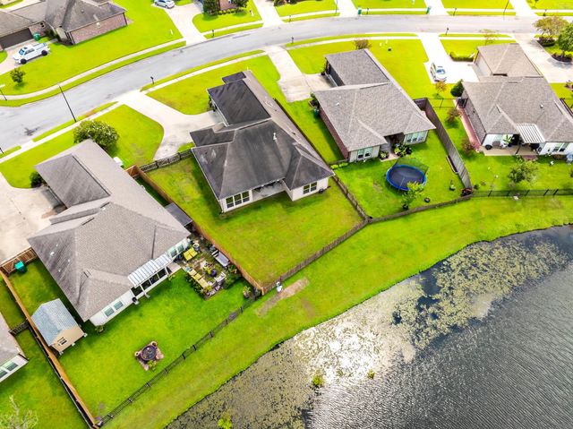 176 Lake Howard Avenue, Thibodaux, LA 70301