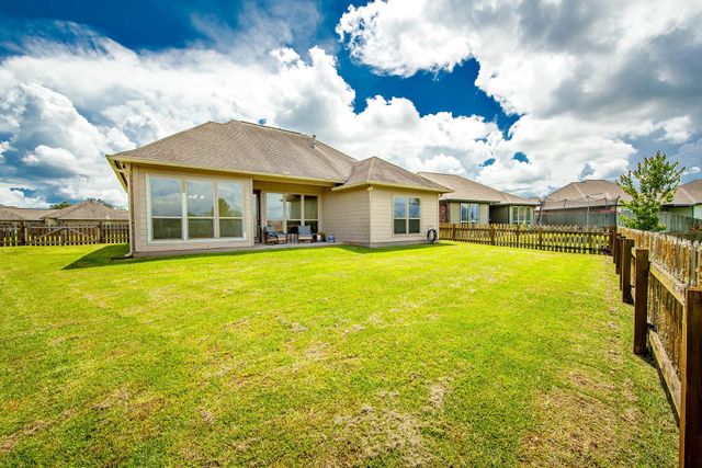 176 Lake Howard Avenue, Thibodaux, LA 70301