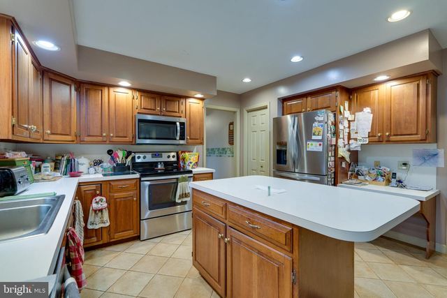 16 WILD FOREST DR, Wernersville, PA 19565