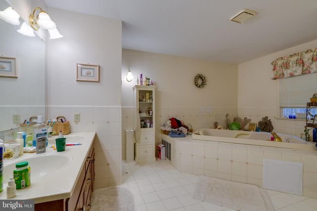 16 WILD FOREST DR, Wernersville, PA 19565