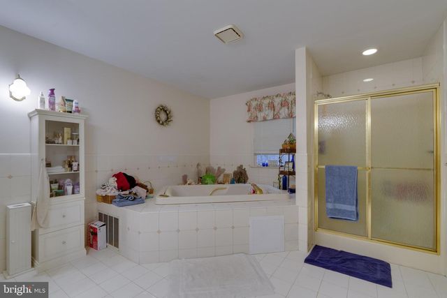 16 WILD FOREST DR, Wernersville, PA 19565