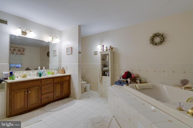 16 WILD FOREST DR, Wernersville, PA 19565