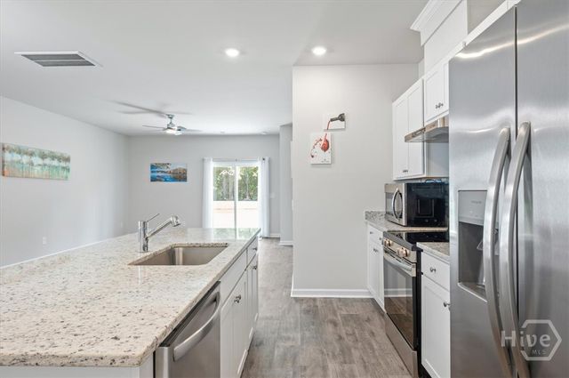 142 Bottlebrush Dr, Bloomingdale, GA 31302