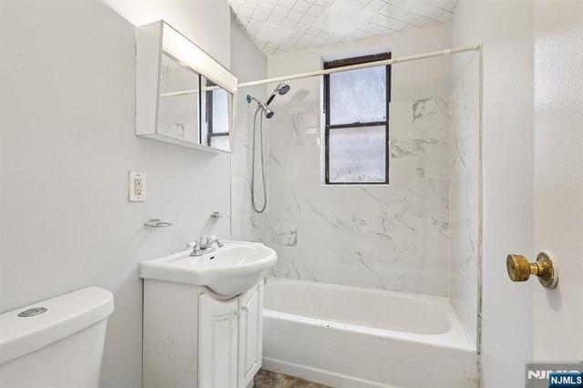 262 Clendenny Avenue 6, Jersey City, NJ 07304