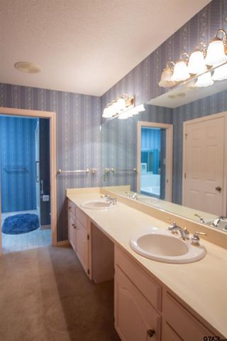 5900 Stoneleigh Dr, Tyler, TX 75703