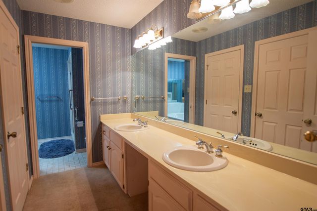 5900 Stoneleigh Dr, Tyler, TX 75703