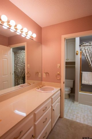 5900 Stoneleigh Dr, Tyler, TX 75703