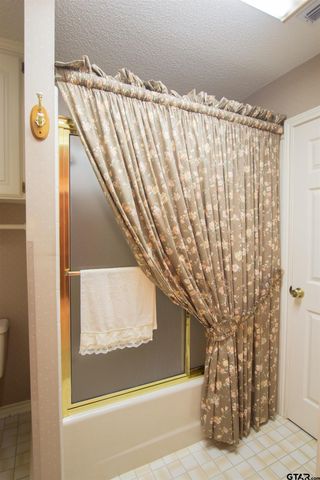 5900 Stoneleigh Dr, Tyler, TX 75703