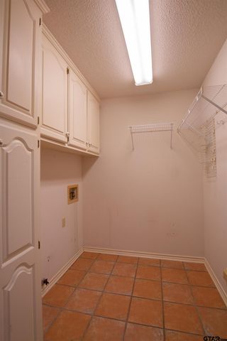 5900 Stoneleigh Dr, Tyler, TX 75703