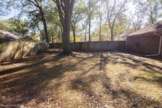 5900 Stoneleigh Dr, Tyler, TX 75703