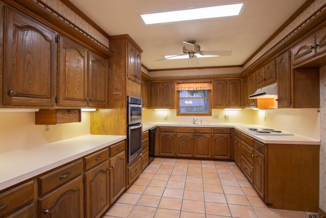 5900 Stoneleigh Dr, Tyler, TX 75703