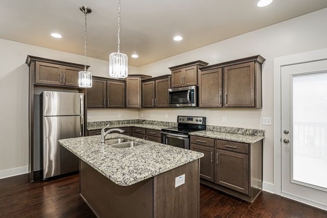 1035 Saddlestone Dr, Hermitage, TN 37076