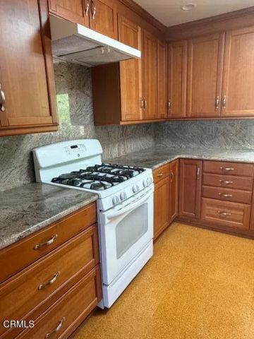 657 Dana Drive, Santa Paula, CA 93060